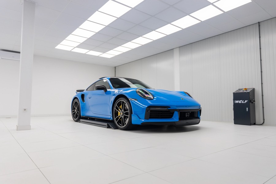Blauwe Porsche 911 Turbo S