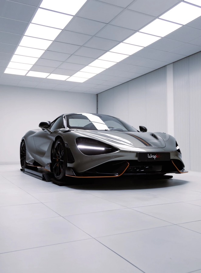 Grijze McLaren 765LT