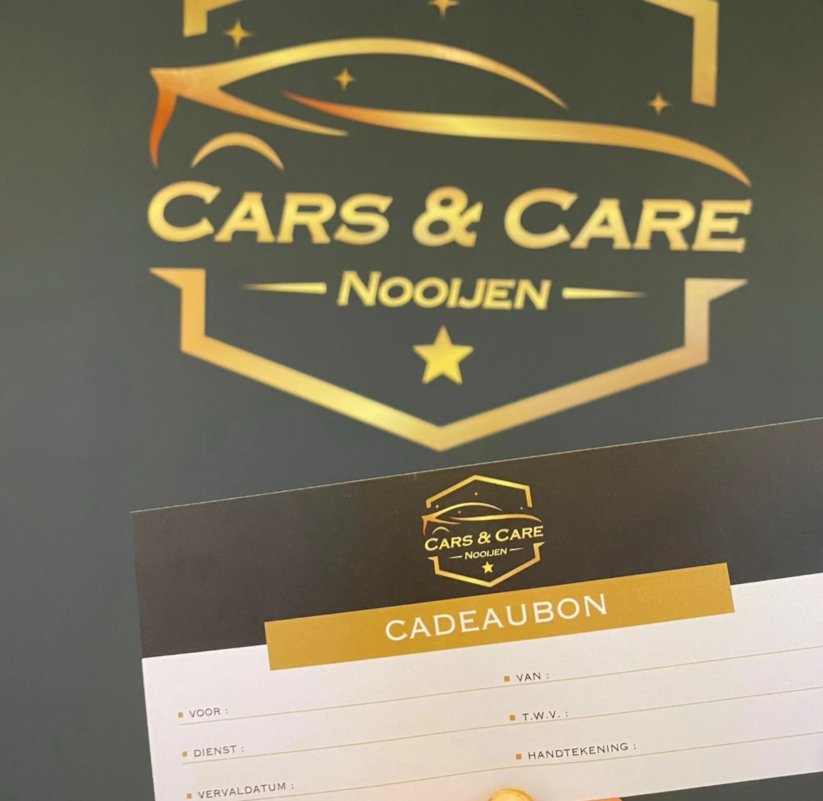 De cadeaubon van Cars & Care Nooijen voor het gouden logo